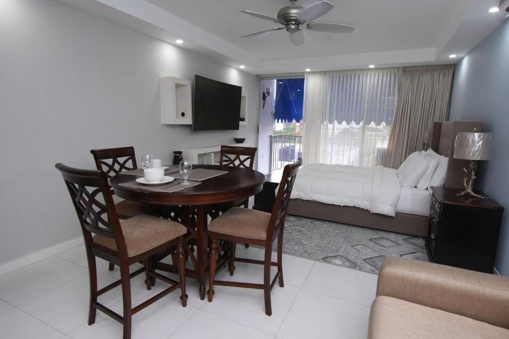 City Edge La Vie Kingston Exterior foto